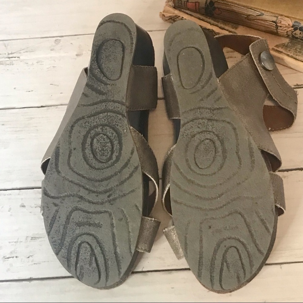 OTBT Sandey Wedge Metallic Sandal - Picture 3 of 11